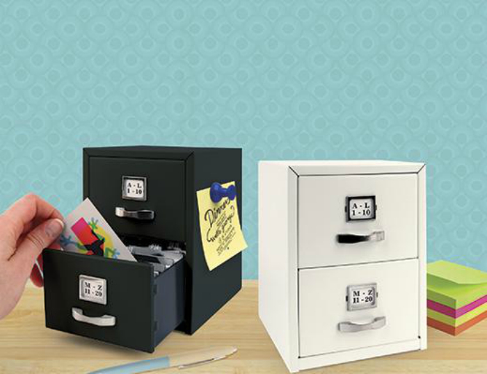 Миниатюрные шкафчики с выдвижными ящиками, которые идеально подойдут для хранения визиток или кулинарных рецептов.