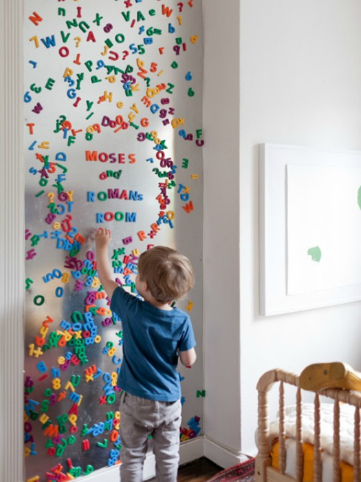 Магнитная доска с буквами - отличная развивающая игрушка для ребенка.