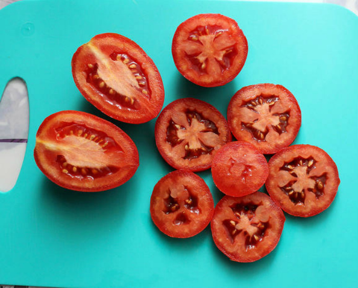 Приготовления томатов. | Фото: stroysklad-msk.ru.
