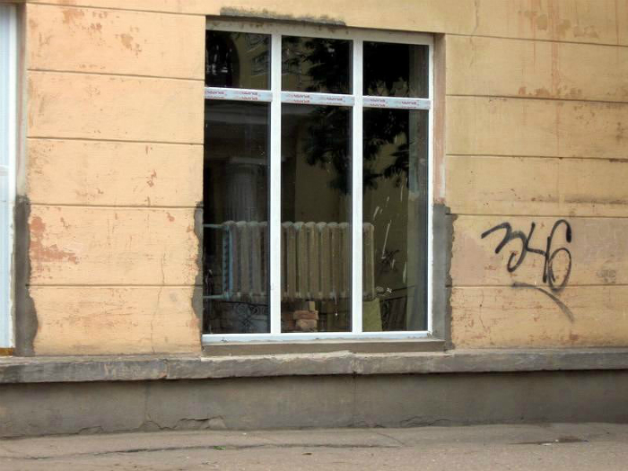 Только в России - большое окно с подогревом.