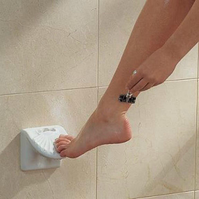 Керамическая подставка для ног, которая значительно упростит процедуру бритья.