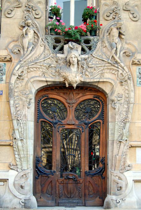 Роскошная дверь в стиле арт-нуво (аrt nouveau).