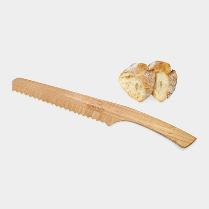 Бамбуковый нож, которым очень легко резать свежий хлеб.