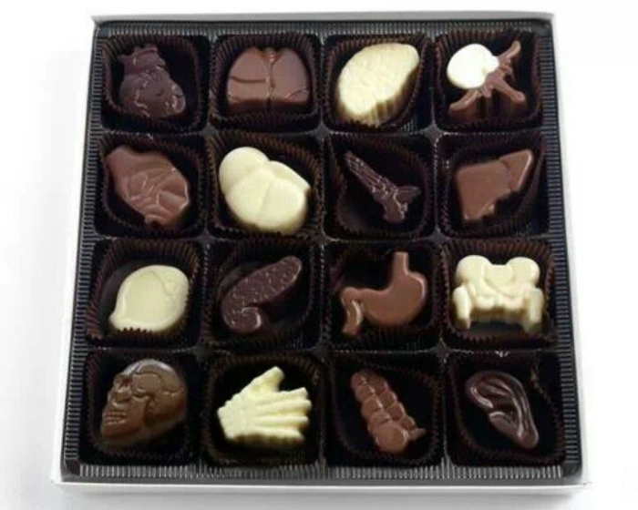 Необычная коробочка шоколадных конфет «Анатомия».