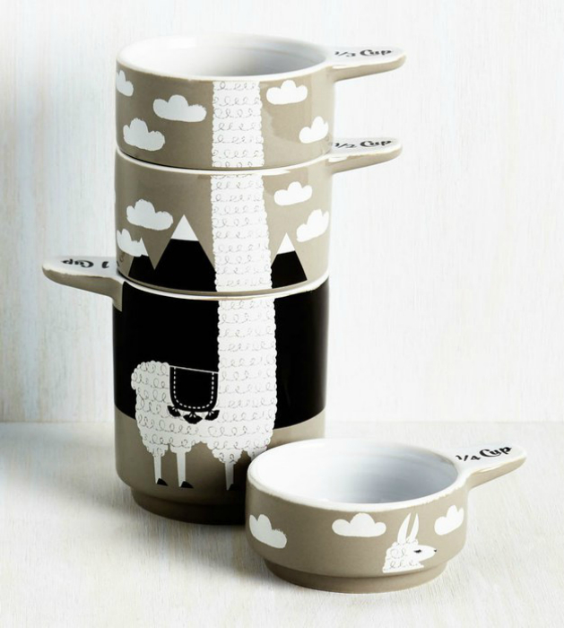 Набор мерных чашек с изображением альпаки.