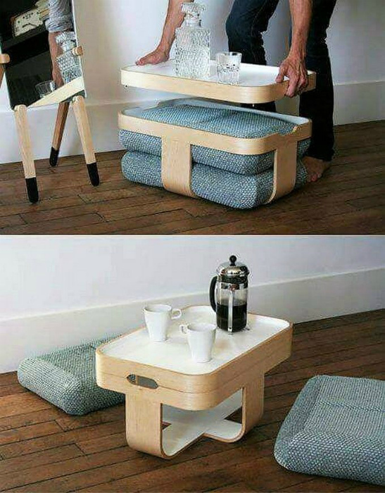 Многофункциональный столик с пуфами.