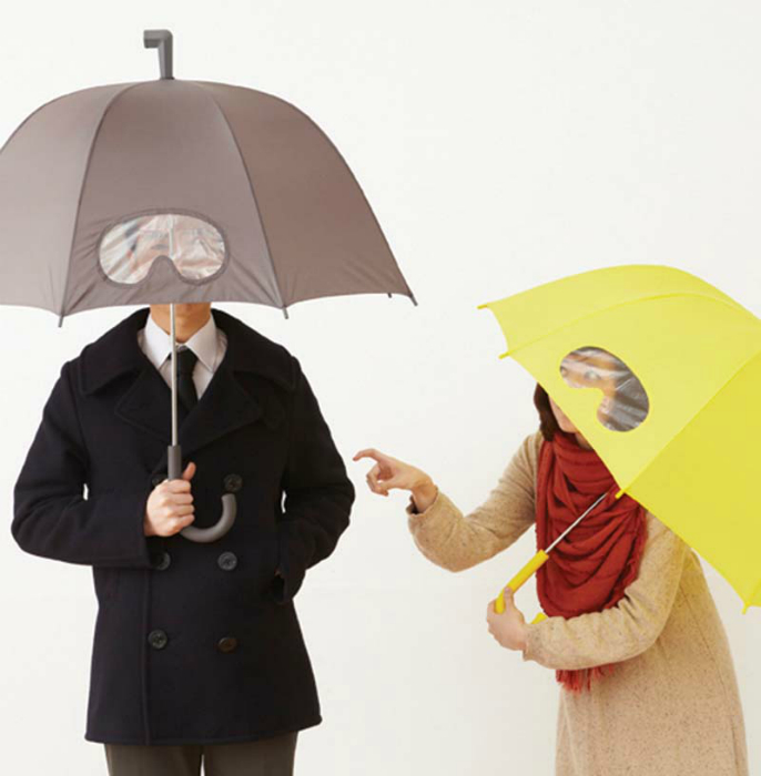 Зонт с прозрачным отверстием в виде очков, который поможет спрятаться не только от дождя, но и от всего мира.