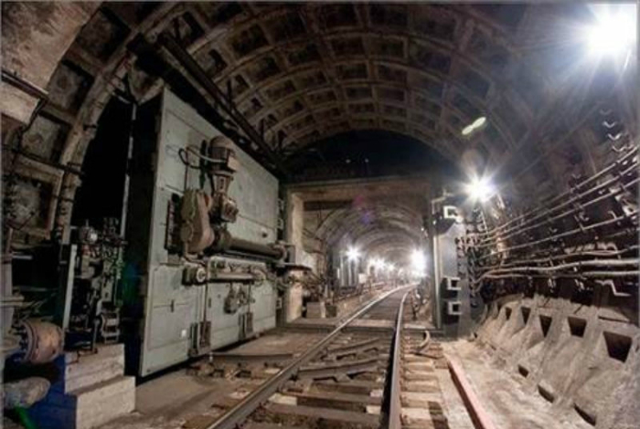 Секретная подземная транспортная система в Москве для связи правительственных и военных командных пунктов и бункеров между собой.