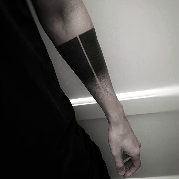 Татуировка рукав в стиле блекворк.