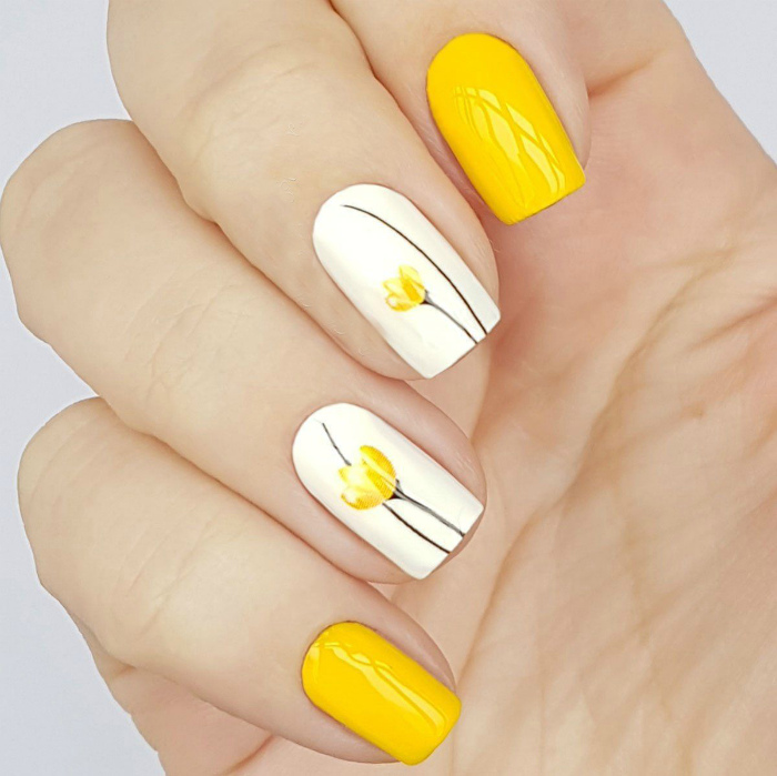 Маникюр с желтыми цветами. | Фото: Nails Art Design.