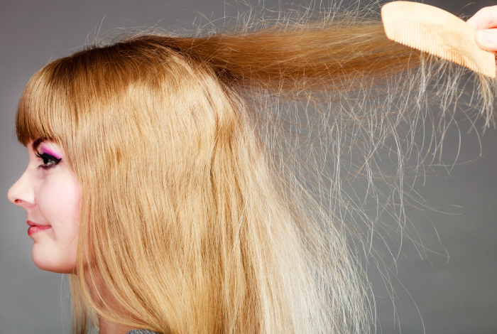 Избавить волосы от статического электричества.