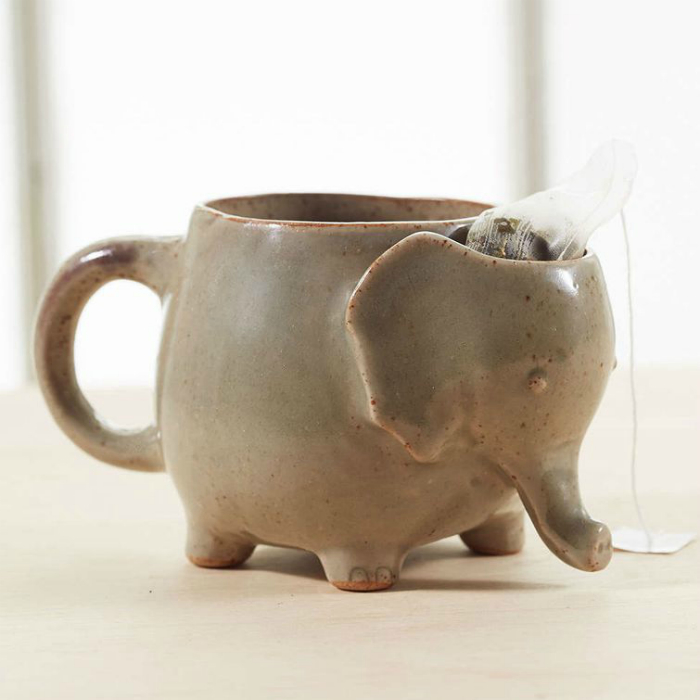 Симпатичная кружка в виде слоника со специальным отсеком для использованного чайного пакетика.