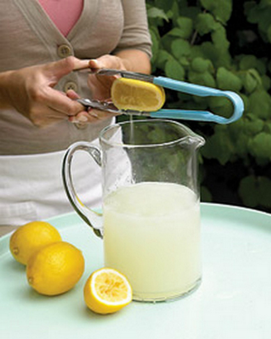 Свежевыжатый лимонный сок.