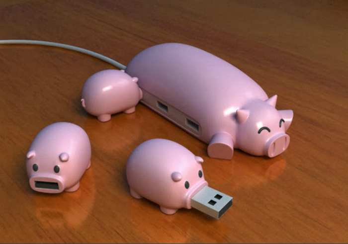 USB – концентратор в виде свинки и три флешки в виде поросят.