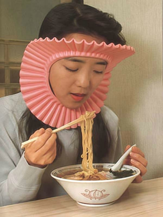 Специальный резиновый держатель для волос, чтобы они не попадали в еду.