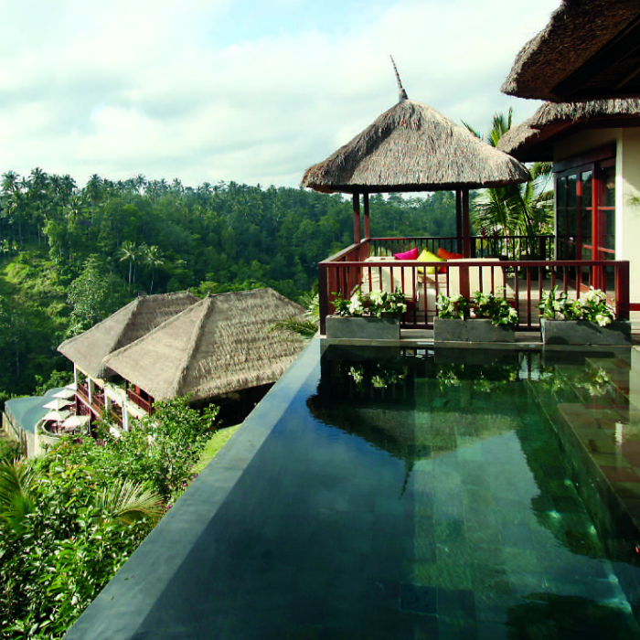38 вилл, оформленных в традиционном балийском стиле, оборудованных личными бассейнами. Также имеется глубоководный панорамный бассейном, выходящий к реке Аюнг.
