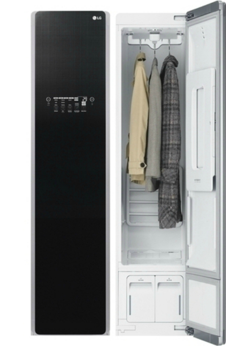 Новое компактное устройство LG Styler освежает гардероб без моющих средств и является идеальным решением для чистки сложной в уходе одежды – костюмов, пальто и свитеров.