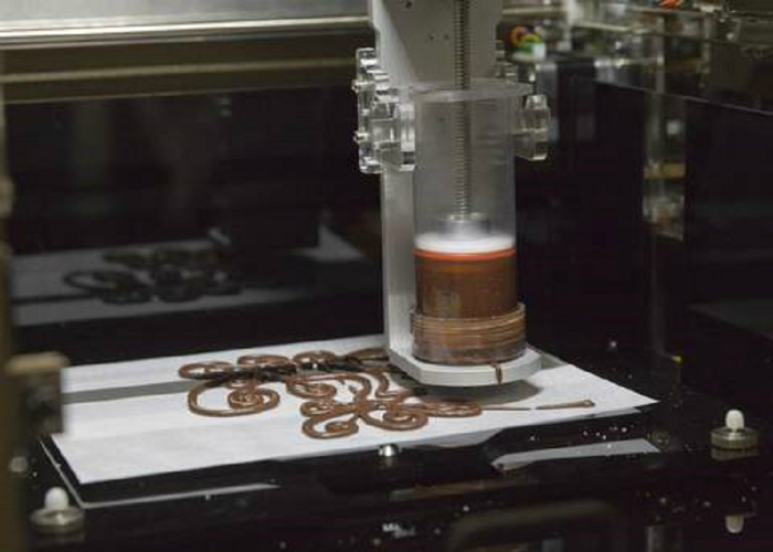 Удивительный принтер создающий фигуры и узоры из шоколада.
