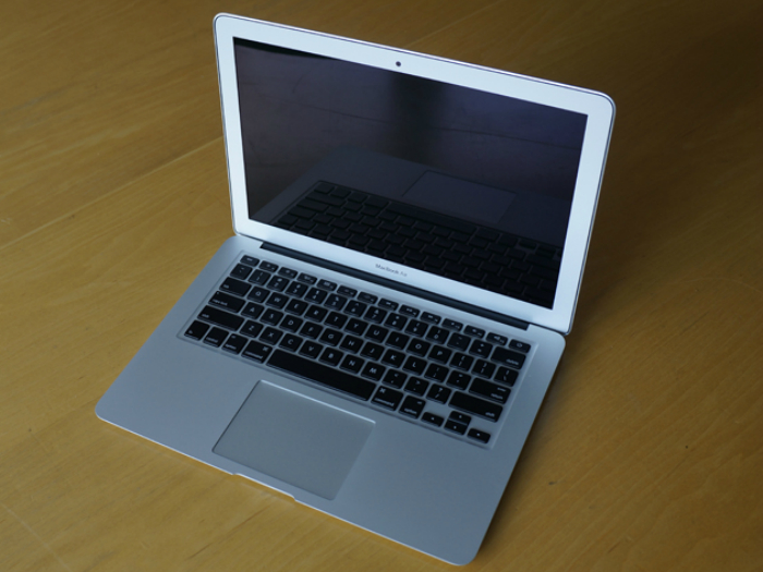 Функциональный ноутбук - MacBook Air 13-inch от компании Apple.