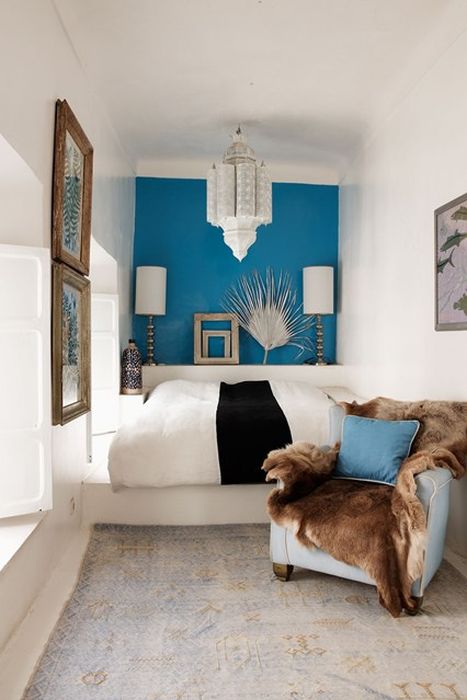 Спальня в марокканском стиле с акцентной стеной