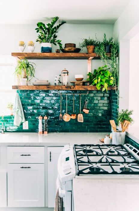 Глубокий зелёный оттенок на кухне