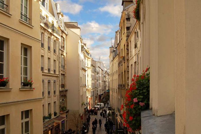 Квартира находится в одном из исторических зданий Парижа