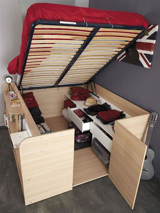 Кровать, гардеробная и книжная полка в одном предмете мебели