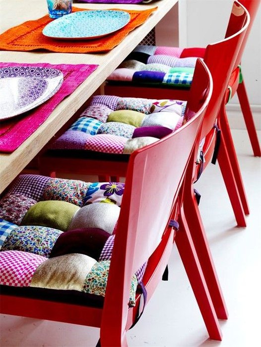 Идея №12: подушки для стульев из лоскутков ткани
