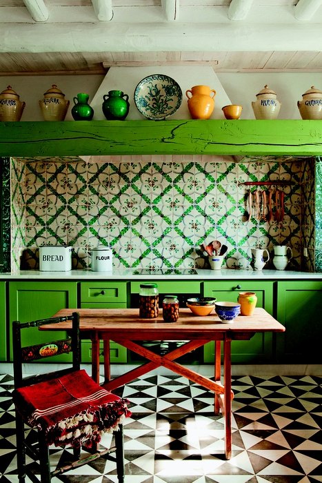 Яркий зелёный цвет в интерьере кухни