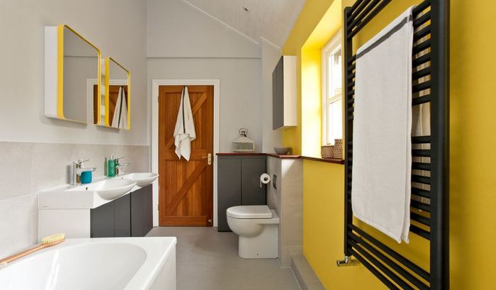 Жёлтый в интерьере ванной комнаты