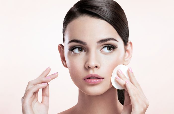 7 ошибок, которые совершают женщины при снятии макияжа