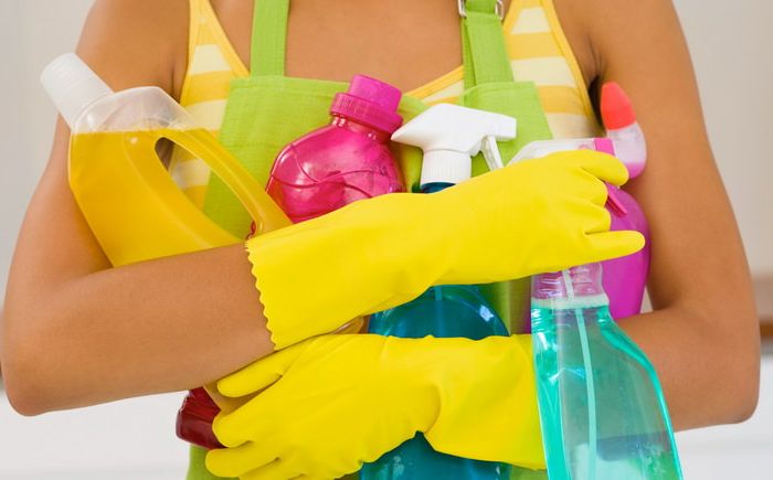 Мыть посуду нужно в хозяйственных перчатках
