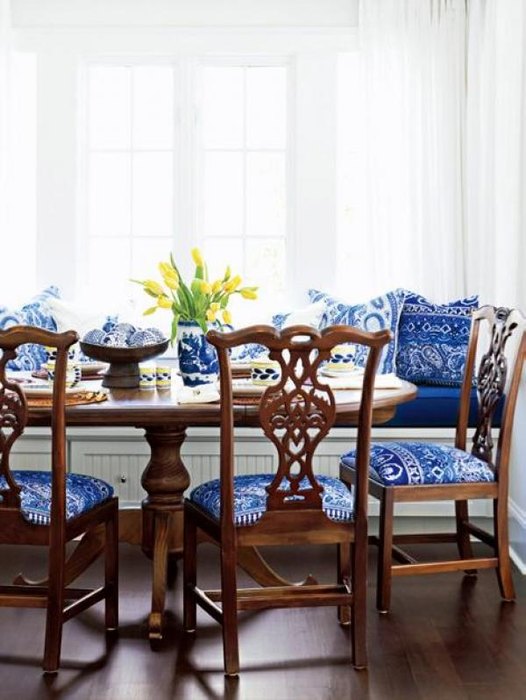 Синий и коричневый в интерьере столовой