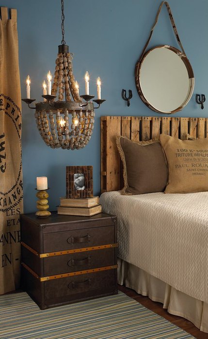 Оттенки синего и коричневого в интерьере спальни