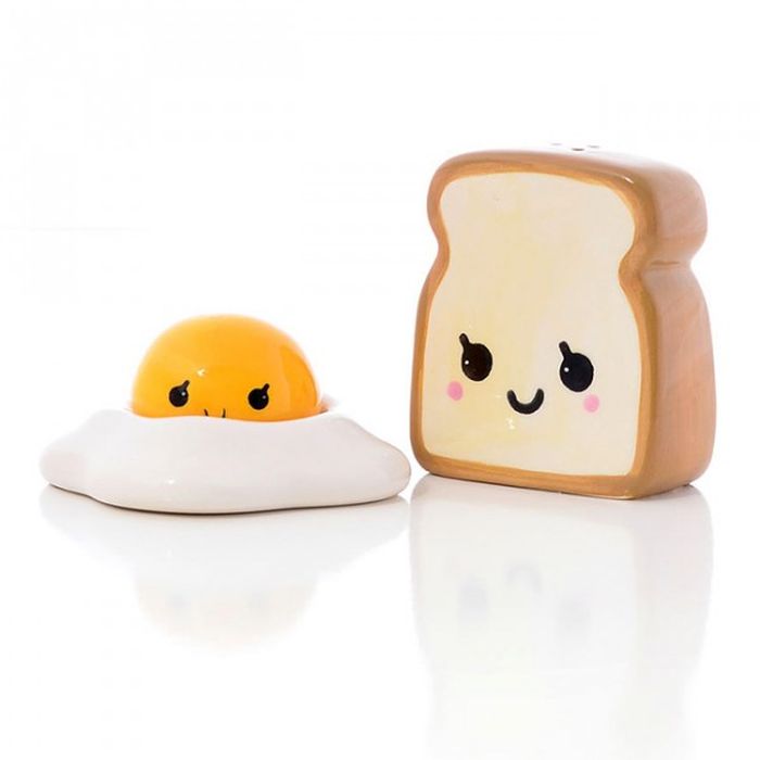 Яичница и кусок хлеба