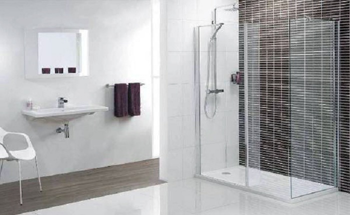 Декорирование ванной комнаты в черно-белых тонах позволит создать классическое настроение в интерьере.
