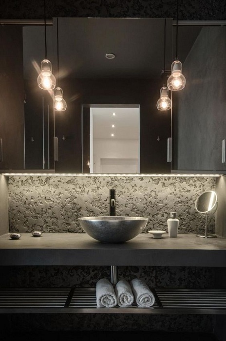 Оригинальный интерьер и просто невероятное освещение в ванной комнате создаст просто сказочную и очень стильную атмосферу.
