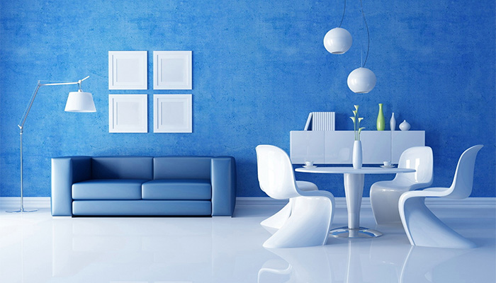 Интересная комната с необычным интерьером в синих тонах не даст заскучать осенними вечерами.