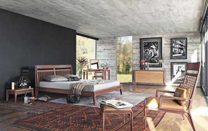 Красивое оформление спальни в коричневых, серых и черных цветах от Roche Bobois.