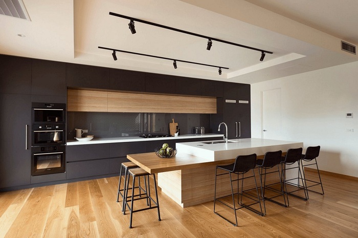 Потрясающий вариант оформления кухни в черном цвете, что станет просто изюминкой любой квартиры, дома.