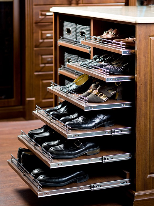 Комфортные полочки для расстановки обуви, помогут сохранить место в квартире.