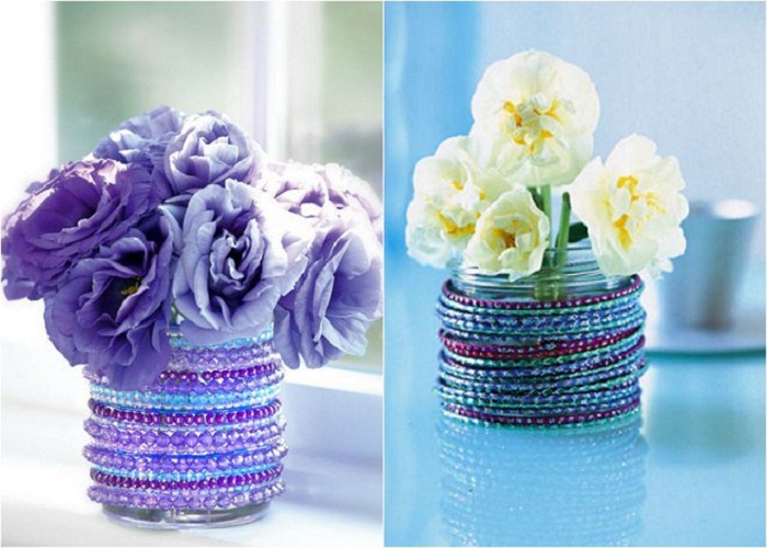 Преобразить и украсить вазу возможно при помощи бусин, что создадут по настоящему красивую вазу за минимум времени и средств.