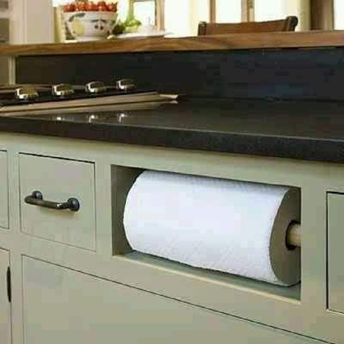 Удачное размещение бумажных полотенец, что позволит создать оптимальную обстановку на кухне.