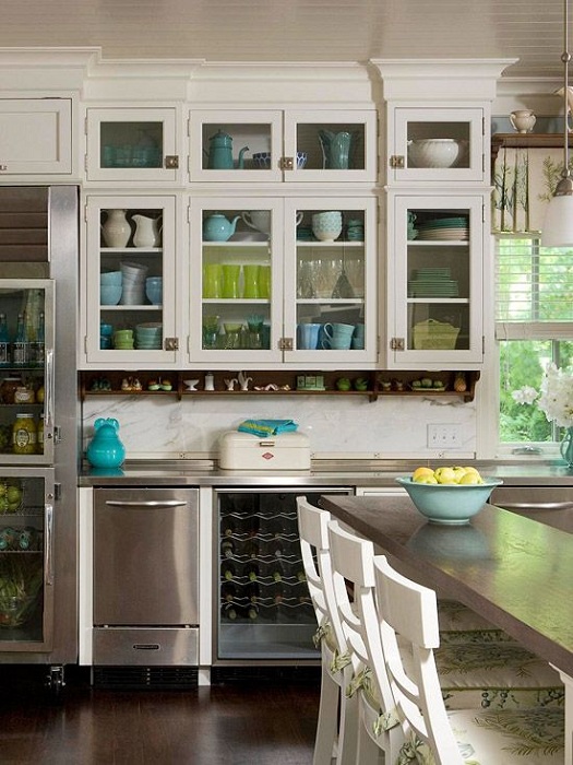 Удобные и вместительные шкафы отлично подойдут для декора любой кухни и создания в ней отличной домашней атмосферы.
