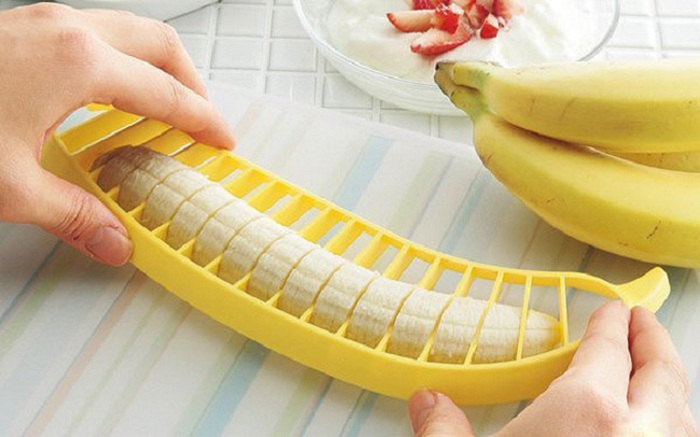 Удобное приспособление для нарезки бананов, что станет просто лучшим помощником на кухне.
