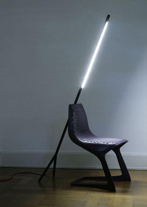 Прекрасная современная лампа создаст волшебную и таинственную обстановку в комнате.