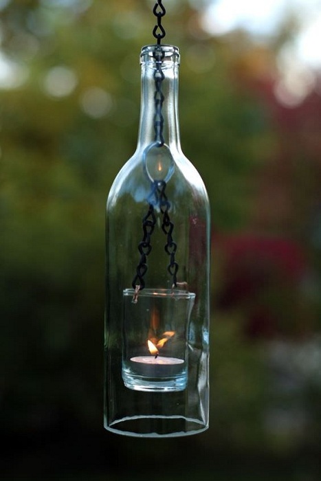 Хороший и практичный вариант создать фонарик из бутылки – креативно и красиво.