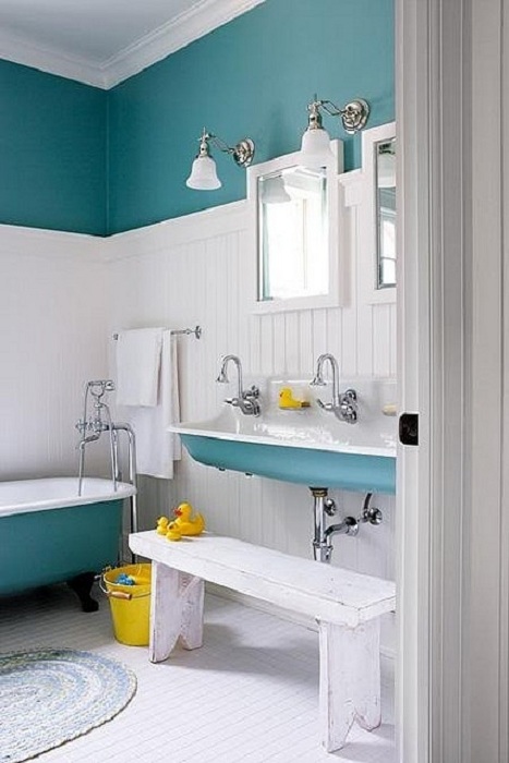 Ванная комната, оформленная с применением модного мятного оттенка, становиться настоящим произведением искусства.
