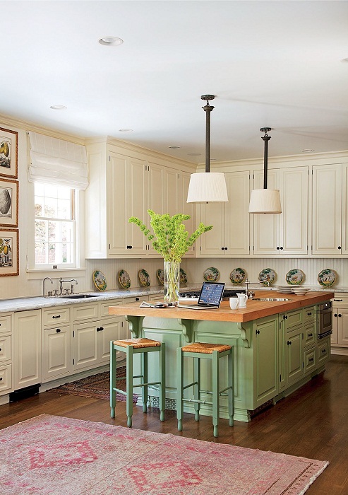 Красочные окрашенные шкафы, которые украсят любой интерьер кухни и станут просто отличным дополнением к ней.