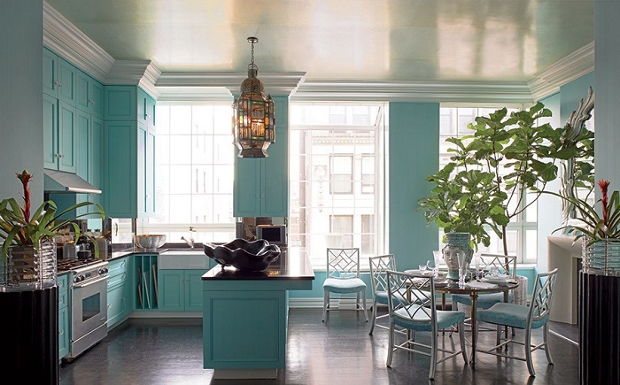 Кухня оформленная в бирюзовом цвете станет просто отменным вариантом оформления такого плана комнаты.
